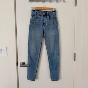 AE American Eagle Stretch Mom Jean Faded Indigo 00R